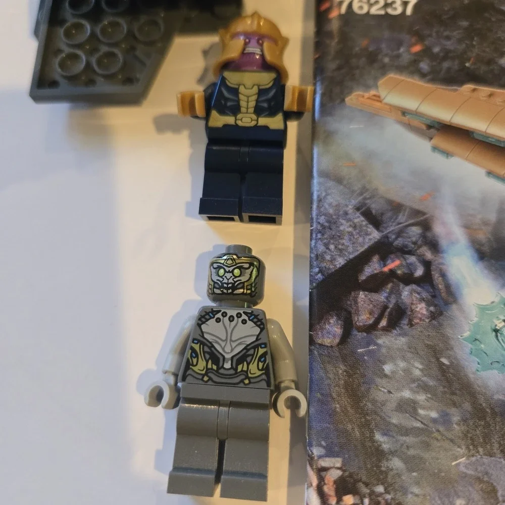 LEGO Super Heroes: Sanctuary II: Endgame Battle 76237 Partial Set W Instructions